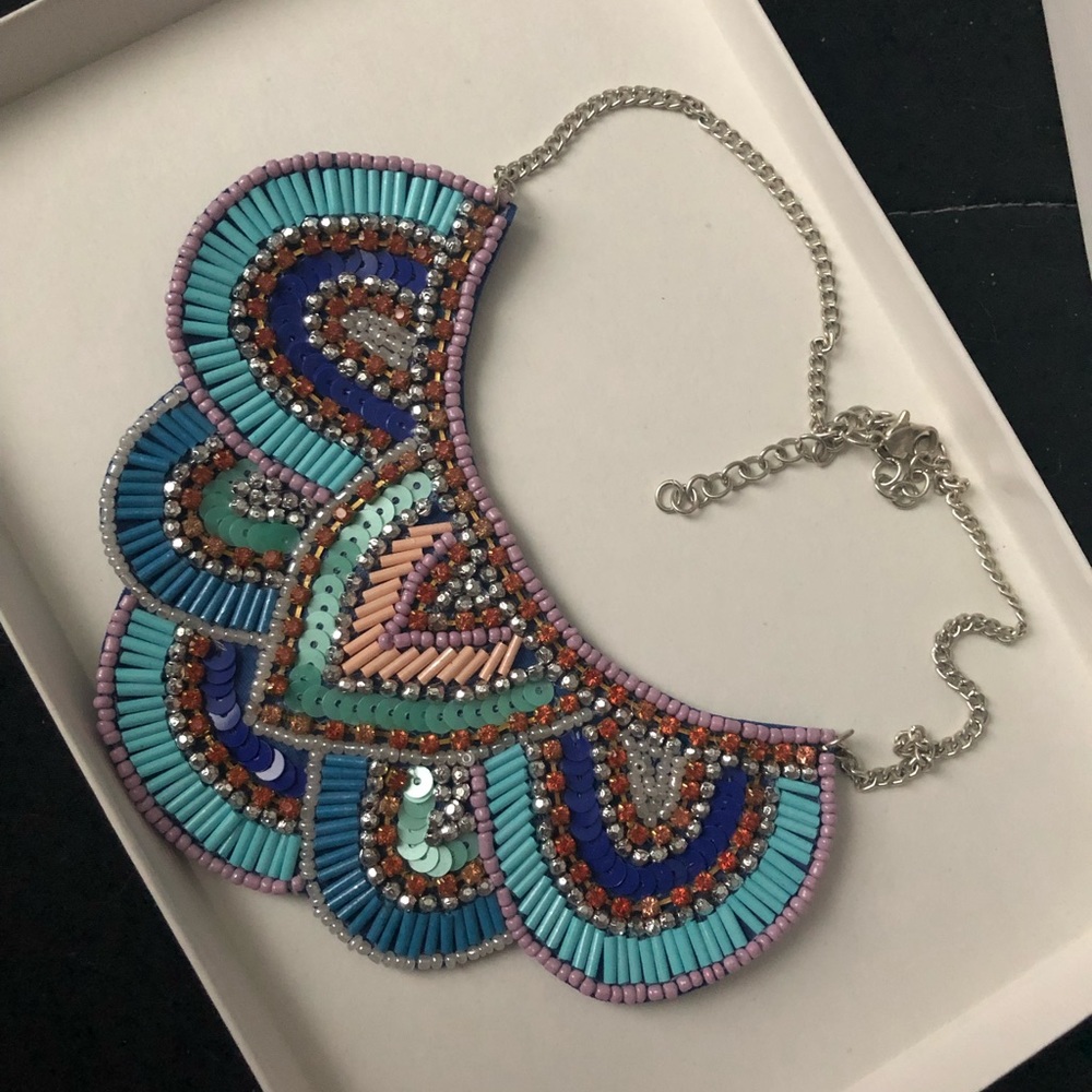 MULTI-COLOR STATEMENT NECKLACE